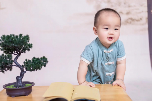 六盘水宝宝脸上小白点